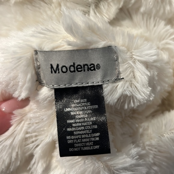 Fuzzy, warm infinity scarf. Grey with white faux fur lining - Picture 2 of 2